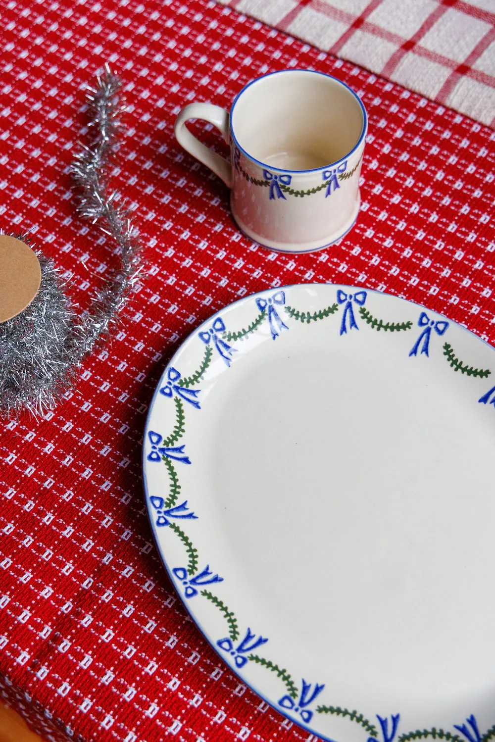 Elegant Oval Platter with Swags and Bows Design